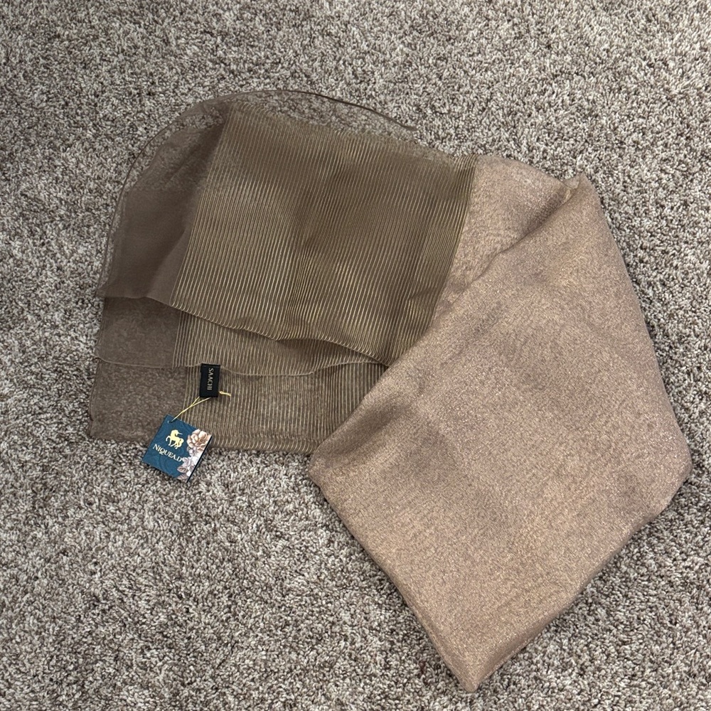 NWT SAACHI Gold Scarf